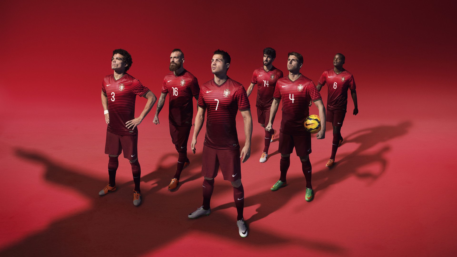 Kaiyun官方登录入口-足球赛事更新：女足比拼的团队拼搏精神！，女足比赛球迷