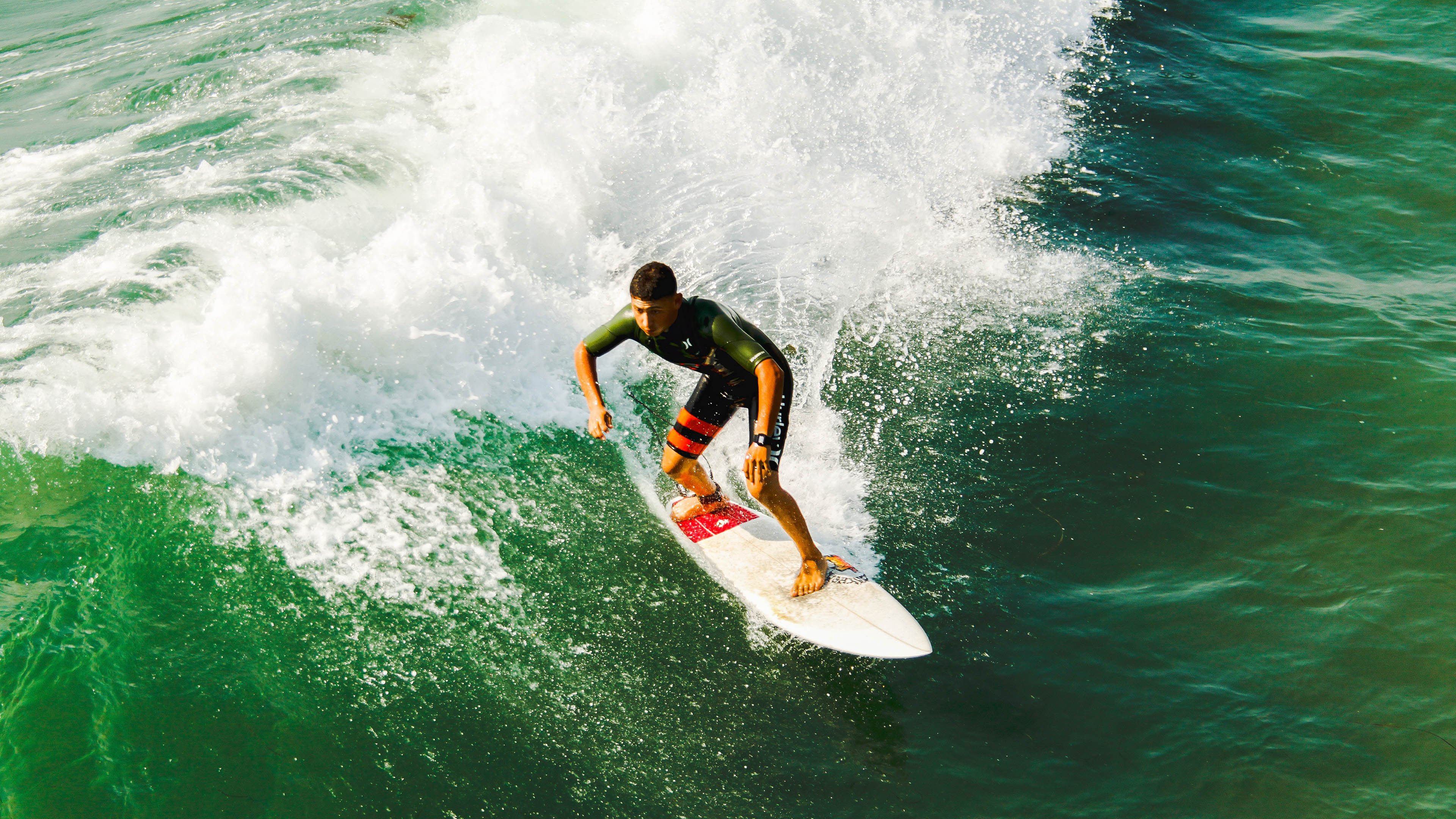 开云真人体育娱乐-逆境中获胜：车手的经典逆转戏码，逆境翻盘